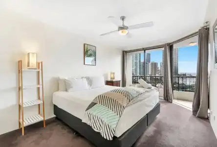 Surfers Century Oceanside Apartments - 216