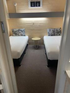Mahogany Motel - 19