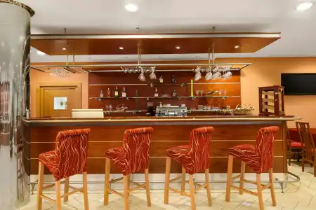 Ramada by Wyndham Airport - 16