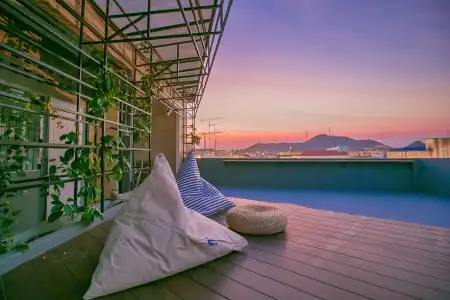 Chedi View Hostel & Rooftop Bar - 14