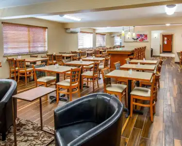 Quality Inn Oakwood - 29