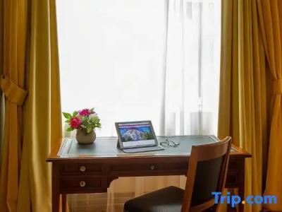 Louisa's Place - 107