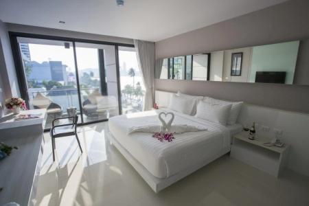 Serenotel Pattaya Beach Front - 33