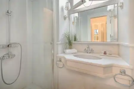 Noble Suites - 80