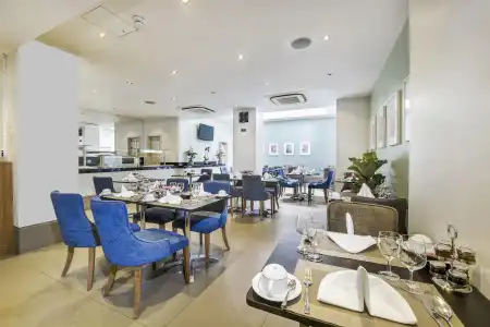 Gem Langham Court - 17