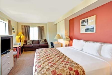 Ramada by Wyndham Anchorage Downtown - 2