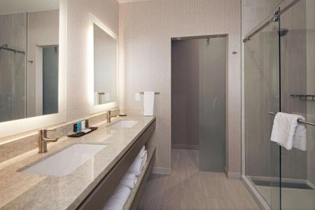 H Los Angeles, Curio Collection by Hilton - 6
