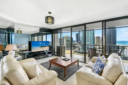 Surfers Century Oceanside Apartments - 110