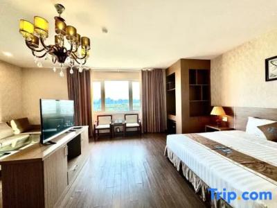 Ha Long Harbour - 39