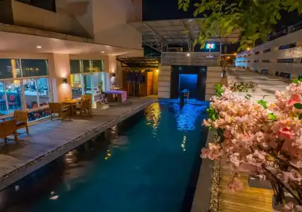 Atrium Boutique - 20