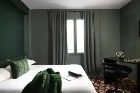 L'Hôtel - Face au Château - Boutique Hôtel et Séminaires - 70