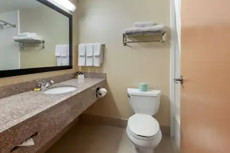 Best Western Plus Burlington Inn & Suites - 56