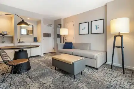 Sheraton Suites Old Town Alexandria - 70
