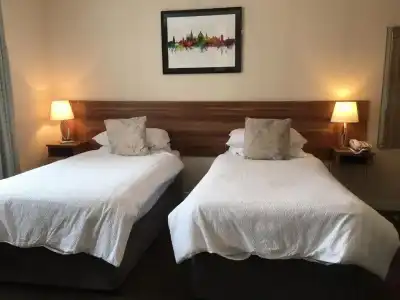 Red Mullions Guest House - 2