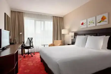Hampton by Hilton - 3