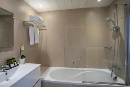 Leonardo Laura Beach & Splash Resort - 9