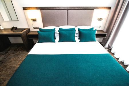 Best Western Plus Premium Inn - 75