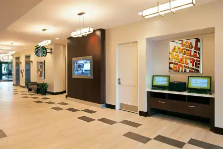 Residence Inn by Marriott Los Angeles LAX/Century Boulevard - 11