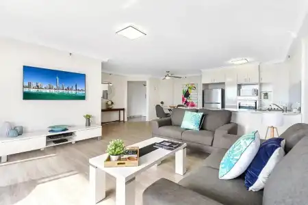 Surfers Century Oceanside Apartments - 43