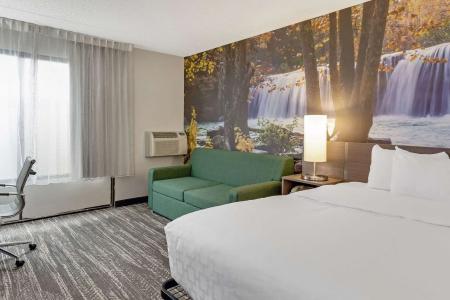 Clarion Pointe Near Erie Casino - 5