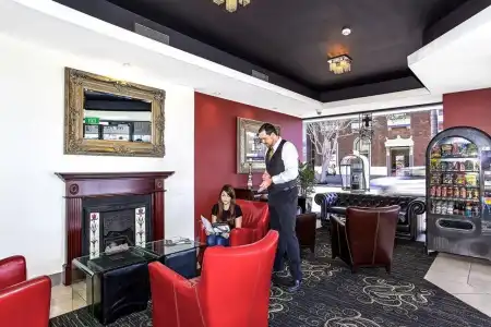 Boulevard on Beaumont - 15