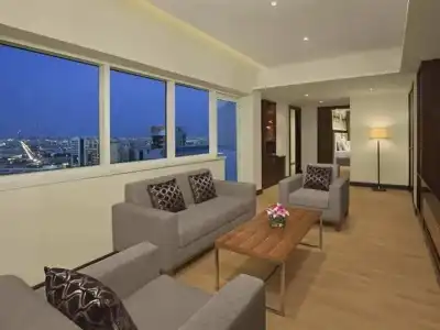 DoubleTree by Hilton & Residences Dubai Al Barsha - 8