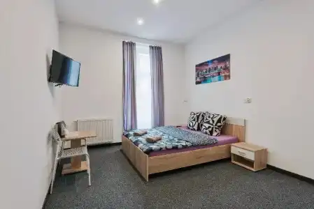 Hostel 70S - 86