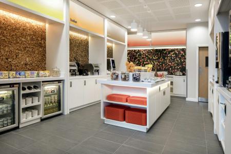 Hampton by Hilton London Excel - 12