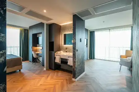 HOTELUX Amsterdam Airport - 11