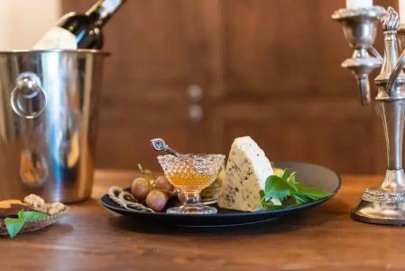 Oinou Strata - Adults Only - 12