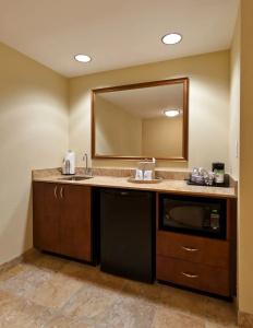 Hampton Inn & Suites Winston-Salem/University Area, NC - 29