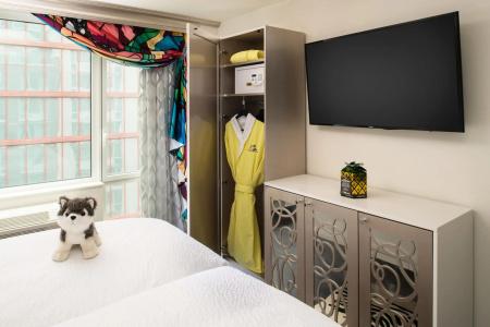 Staypineapple, An Artful, Midtown - 11