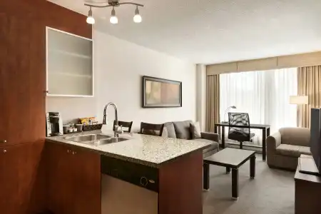 Embassy Suites Montréal by Hilton - 19