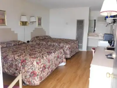 Royal Host Motel - 67