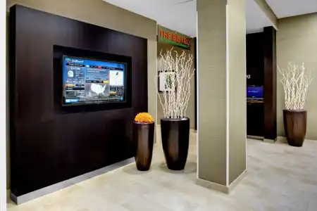 Courtyard by Marriott Atlanta Buckhead - 10