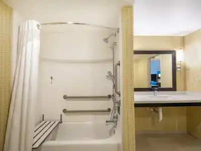 Holiday Inn Greensboro Coliseum by IHG - 52