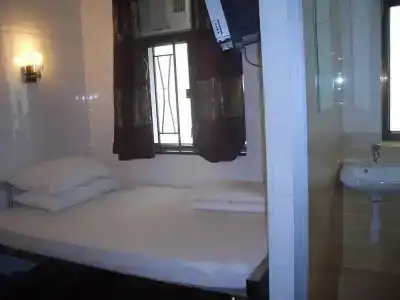 Maple Leaf Guest House - 24