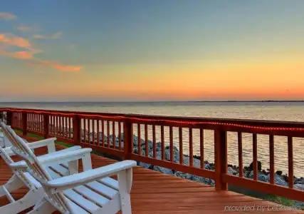 Sailport Waterfront Suites - 42