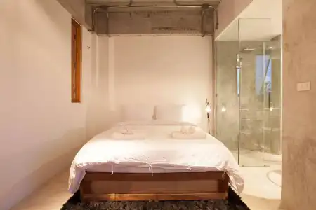 ELLA Bar, Bistro & Bed - 1