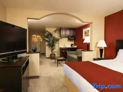 Holiday Inn Express & Suites HOLLYWOOD WALK OF FAME by IHG - 1