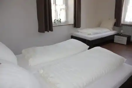 Thai Tawan - 100