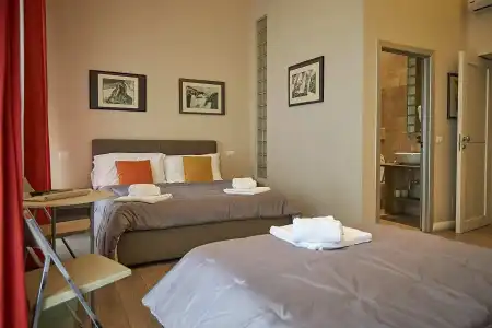 The Roman Empire Guesthouse - 27