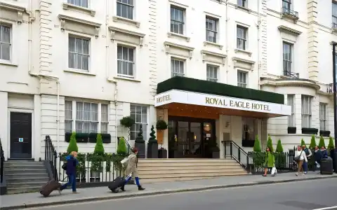 Royal Eagle - 32