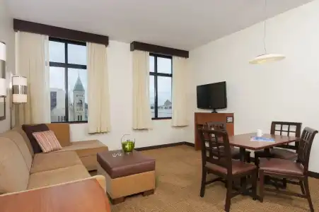 Hyatt Place Des Moines/Downtown - 18