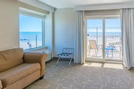 Clarion Pointe Galveston Seawall - 57