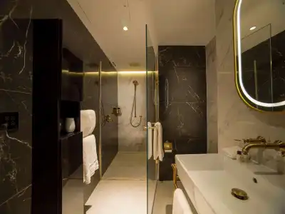 The Guardsman and Residences - 9