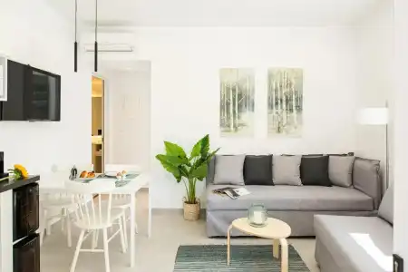 Cozy Corner Luxury Apartments - 39
