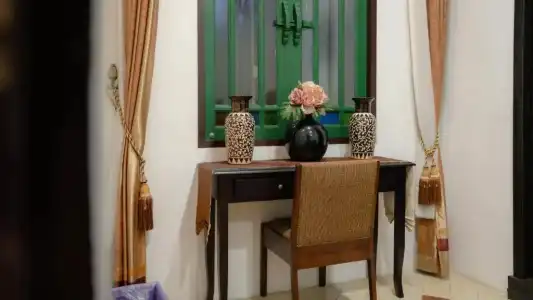 Cheva Gallery Boutique - 242