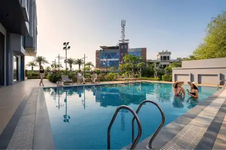 FabElite Park Inn - 17