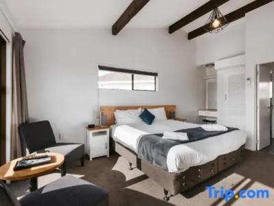 Cobblestone Court Motel – Wenzel Motels - 64